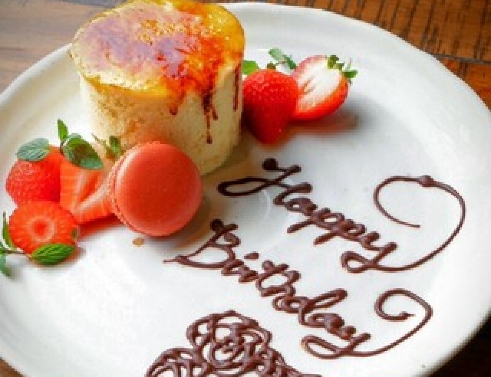 【記念日におすすめ】メッセージ付きアニバーサリーケーキ付き！フルボトルor2時間飲み放題が選べるコース
